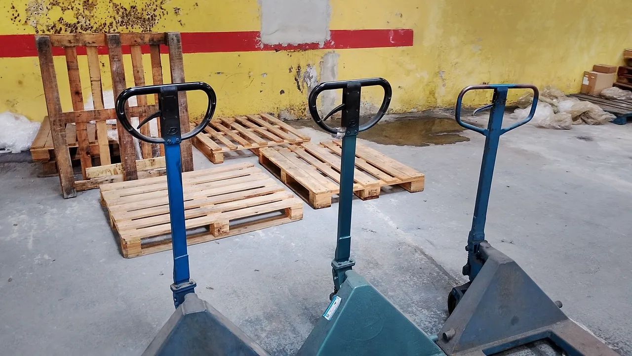 Três paleteiras para baratas para desculpa espaço  - Foto 2