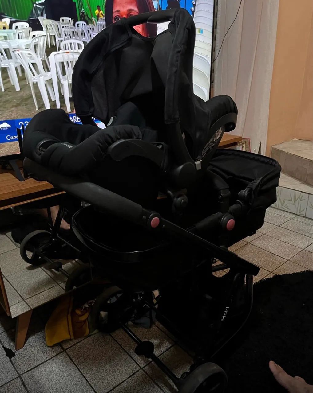 carrinho com bebê conforto  - Foto 2