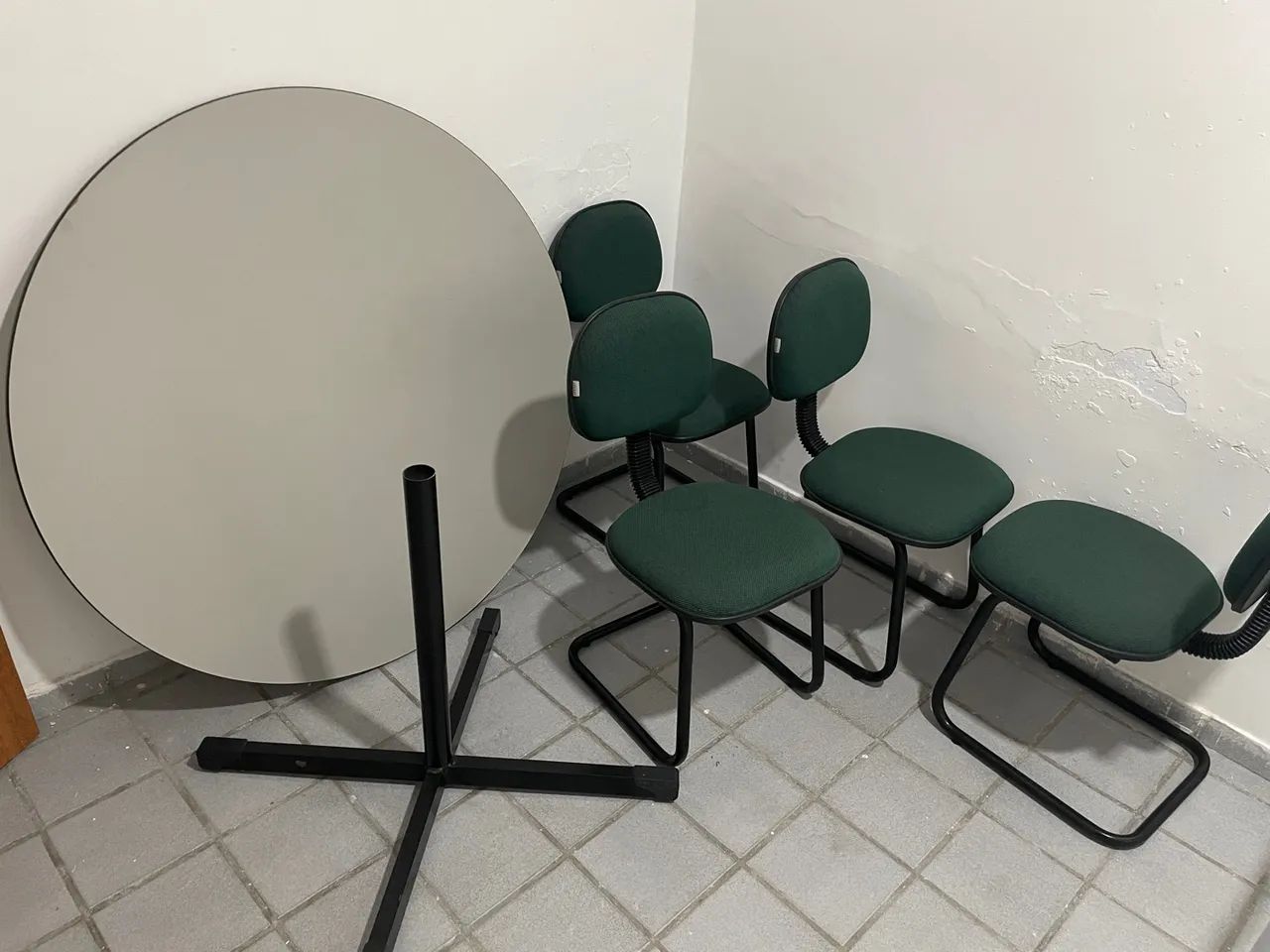 Mesa de escritório + 4 cadeiras