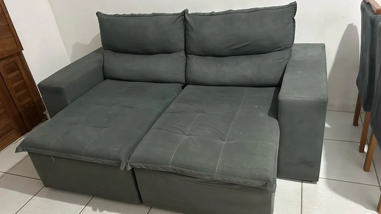 sofá retrátil e reclinável, cinza-chumbo, com braços largos e assentos bem acolchoados - Foto 2