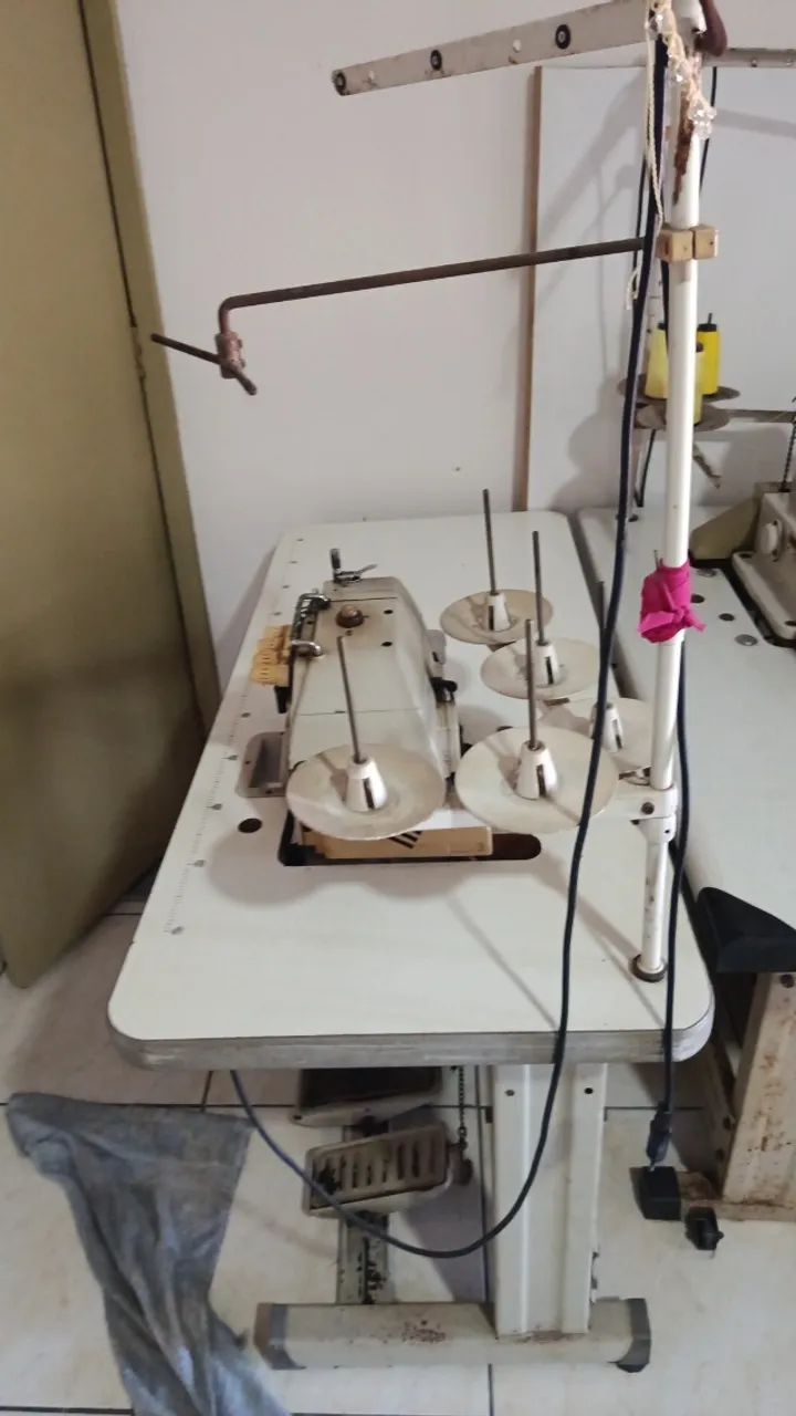 Máquina de costura profissional 