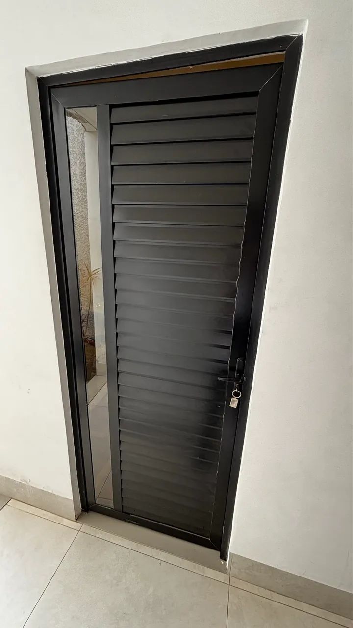 Porta de Alumínio com Visor