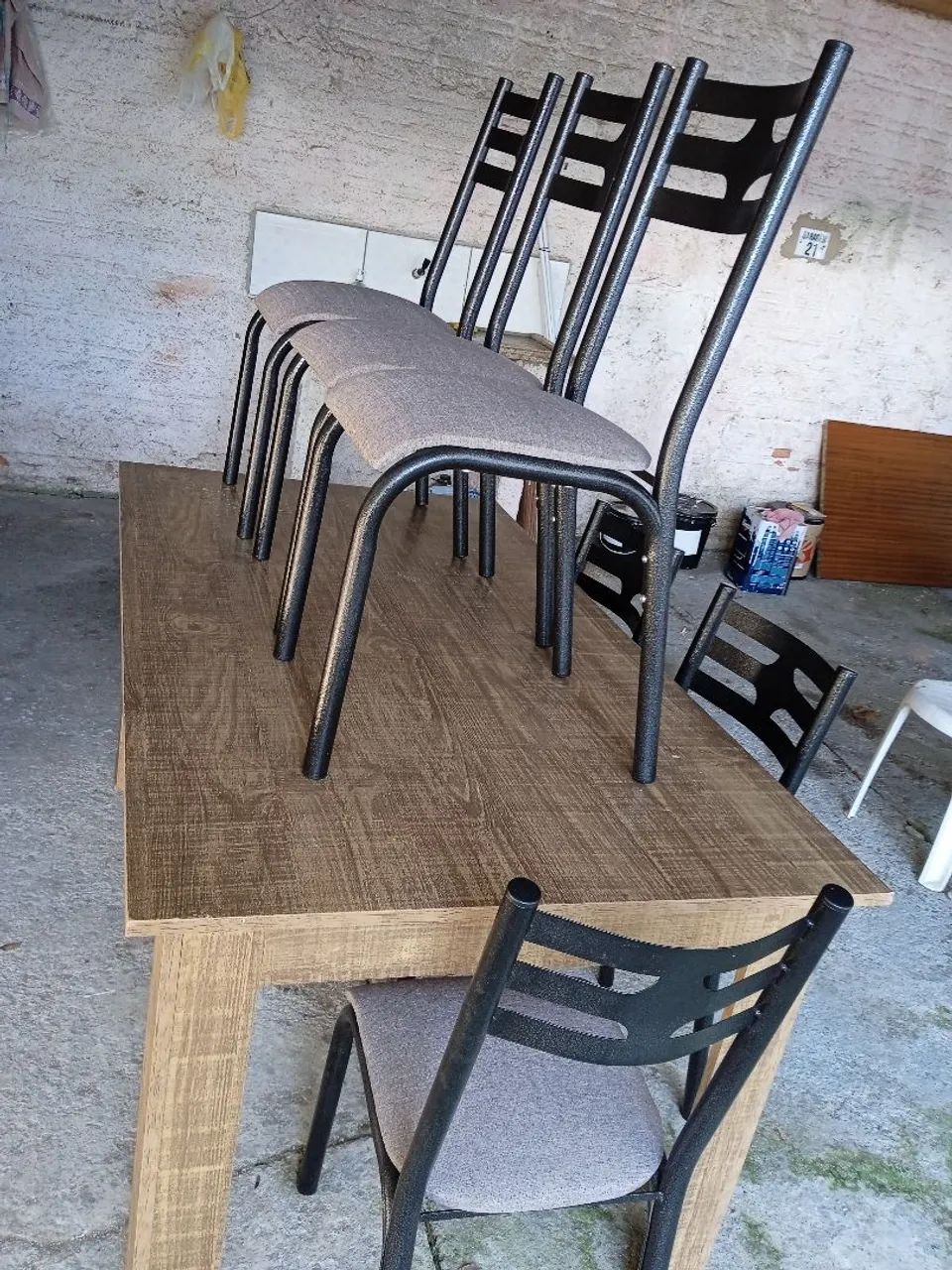 Mesa com 6 cadeiras 