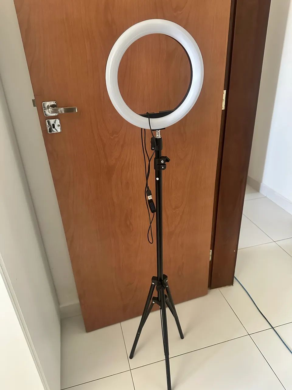 Iluminador LED Ring Light 26cm para Maquiagem Fotos com tripé