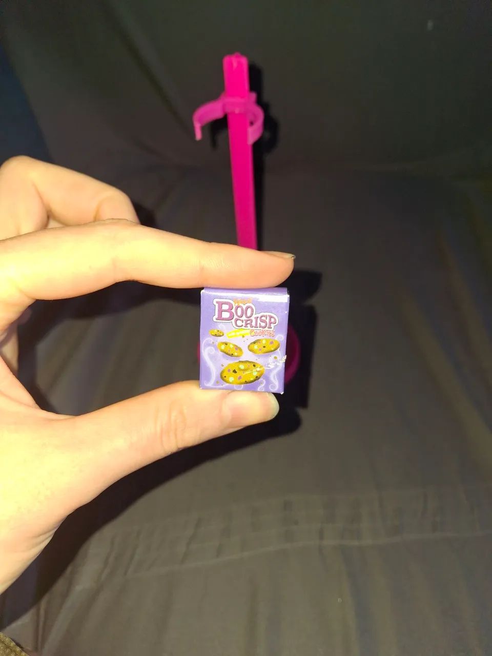 *Kit/Lote Suporte Rosa Estrela Barbie/Monster High + caixa de cookies Twyla Fearbook G3* - Foto 3