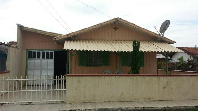 Casa de Madeira com 2 quartos na praia do Gravata - Navegantes SC