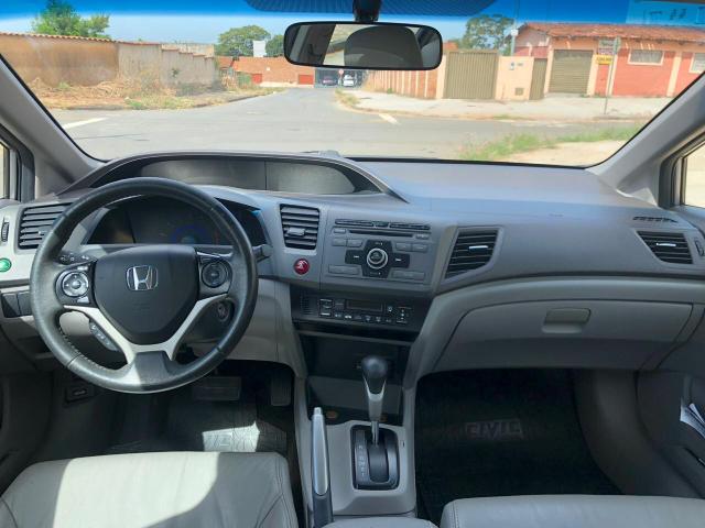 Civic 13-14 Carro tomado de financiamento, sem sinistro , sem batida 4 pneus novos - Foto 6