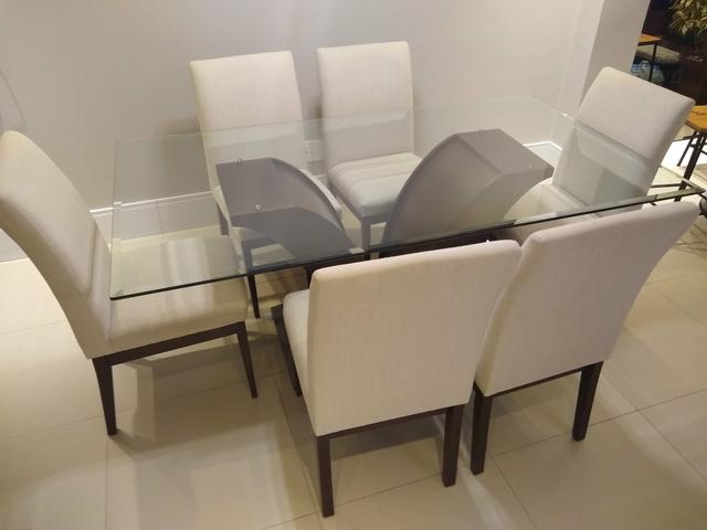 Mesa de vidro com 6 cadeiras + aparador