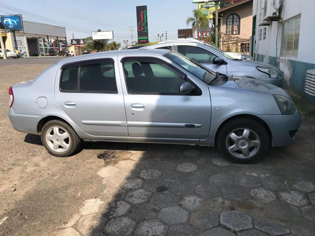 Clio sedan 2007