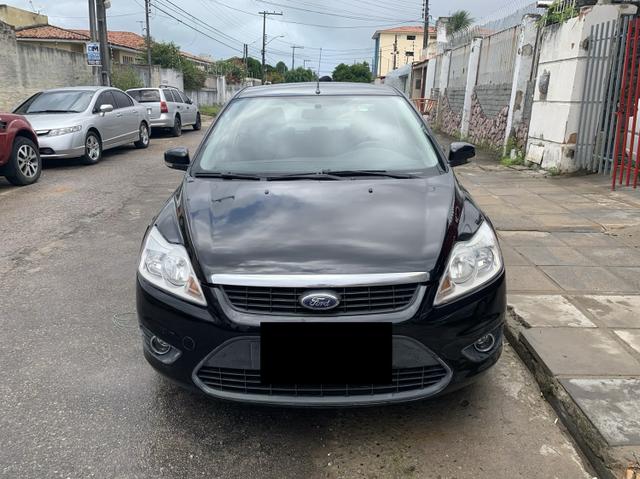 Focus GLX sedam 1.6 completo 4 pneus novos