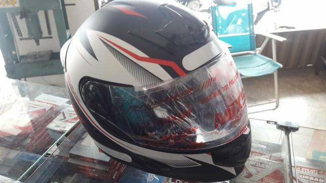 Capacete novo na caixa