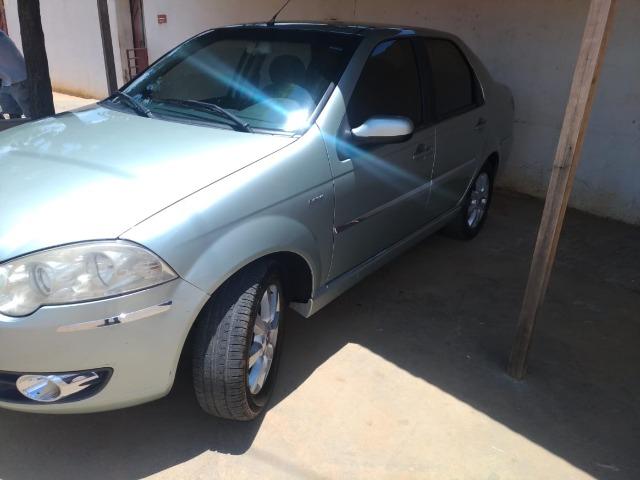 Vendo Siena 1.8 8v Dualógic 2010 Completão Carro de Família - Foto 3