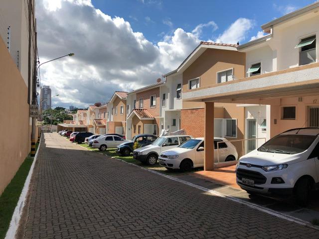 Vendo Sobrado com 3 quartos no Condomínio May Flower - Bairro Goiabeiras em Cuiabá