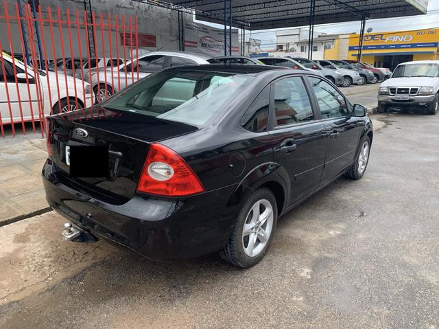 Focus GLX sedam 1.6 completo 4 pneus novos - Foto 4