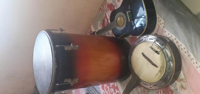 Banjo cavaco eletricos e tambor