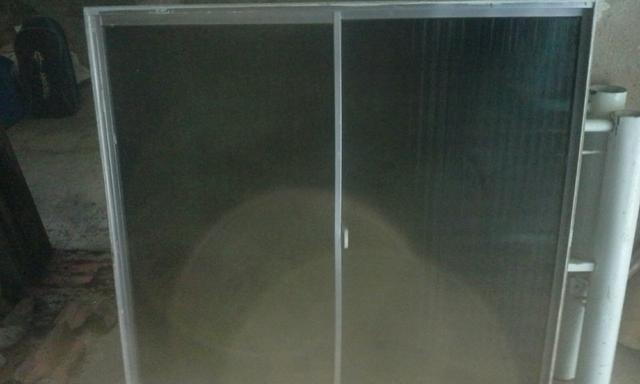 Janela de aluminio com vidro fumê - Foto 2