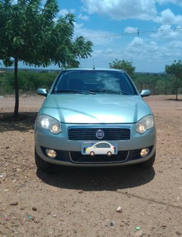 Vendo Siena 1.8 8v Dualógic 2010 Completão Carro de Família