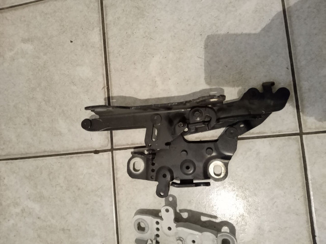 Dobradiça braço do capô bmw 320i (preço unitário) - Foto 2