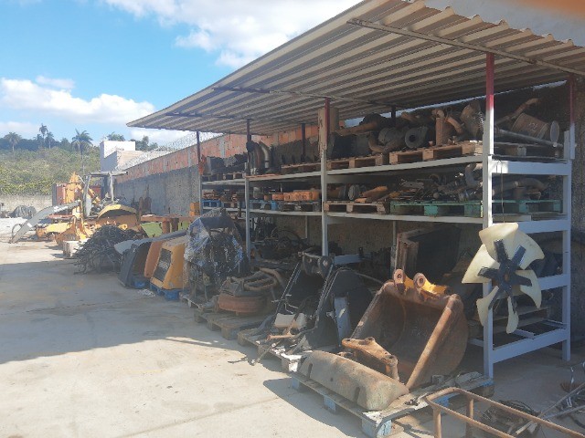 Retroescavadeiras Volvo BL60 disponível para retirada e venda de peças.