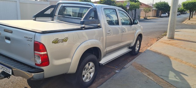 TOYOTA HILUX CD 4X4 SRV 2.7 2012/2013 FLEX AUTOMÁTICA PRATA