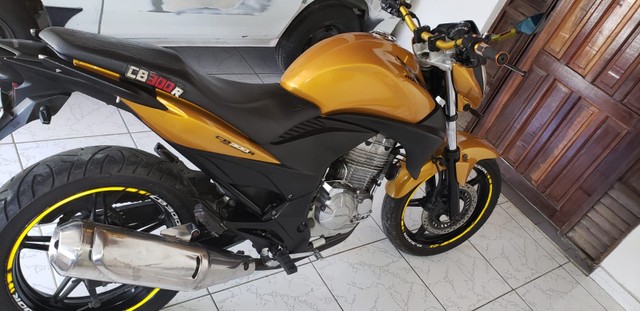 CB 300 MUITO NOVA PRA VENDER OU TROCAR TODA EM DIA