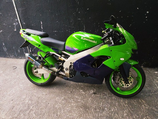 KAWASAKI ZX9 R 2000