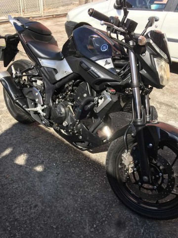 MOTO YAMAHA MT03