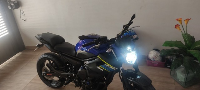 MOTO YAMAHA XJ6