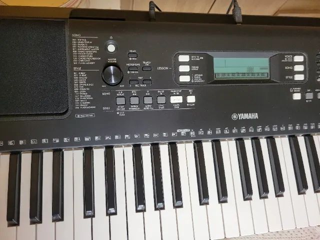 Teclado Yamaha PSR-E373 Arranjador