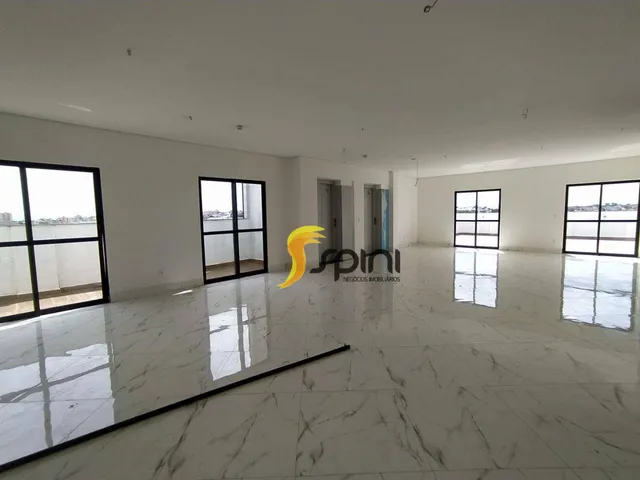 Sala para locação na cobertura com aproximadamente 273 m² de área coberta , 147 m² de área