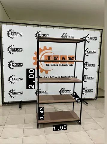 Prateleiras industriais.