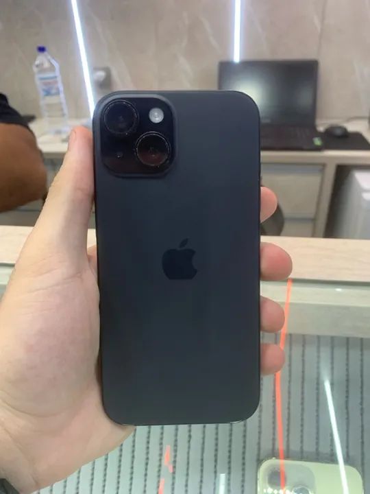 iPhone 15 preto titânio 