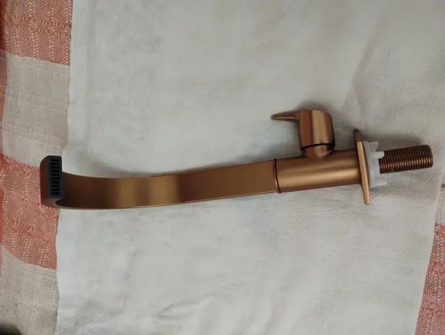 Torneira dourada Fani bica baixa  - Foto 2