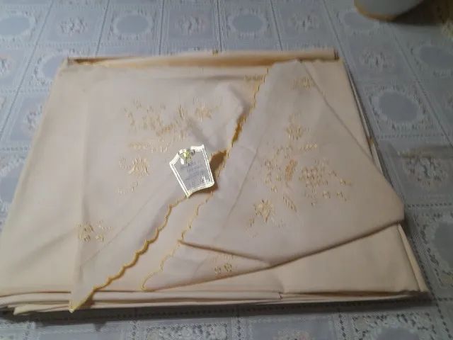 jogo de cama casal linho bordado na caixa antigo - Foto 5