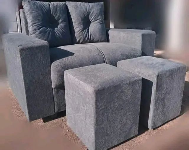 Sofá de 2 lugares com puffs