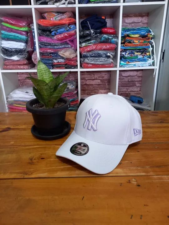 Bonés brancos várias marcas  - Foto 2