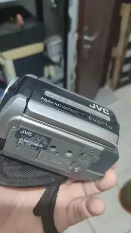 Filmadora e Câmera Jvc Everio Hybrid c/ HD interno e 34x Zoom