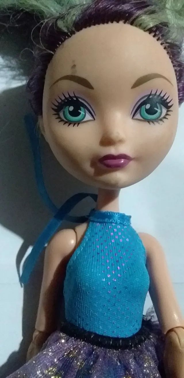 Boneca antiga de coleção ever after high Madeline hatter mirror beach mattel