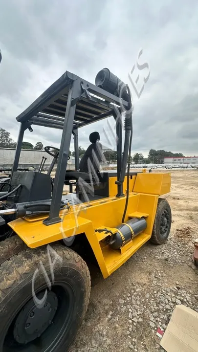 EMPILHADEIRA TCM FD ANO 1995 11T