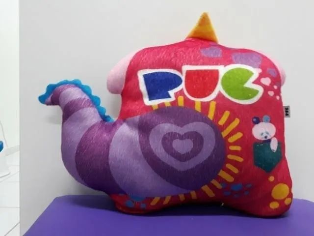 Almofada de Pelúcia Monstrinho PUC - Foto 2