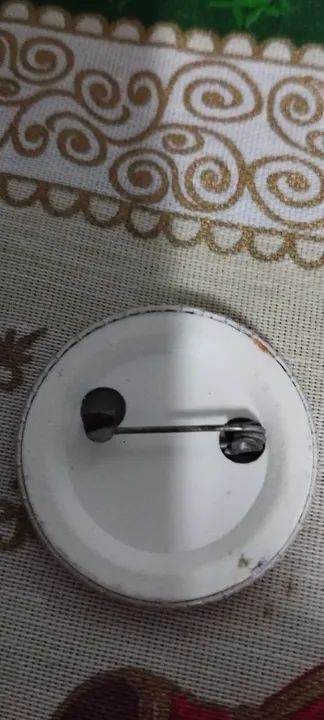 Botton com alfinete "VC" - Foto 4