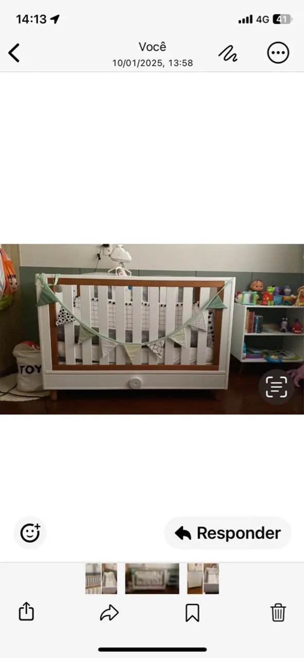 Berço bebê branco com detalhes em madeira 