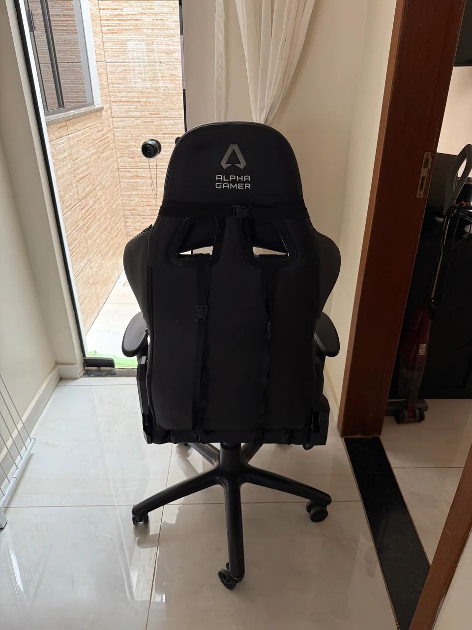 Cadeira Gamer Alpha Gamer Vega, Preto, Reclinável, com Almofadas, Cilindro de Gás Classe 4 - Foto 4