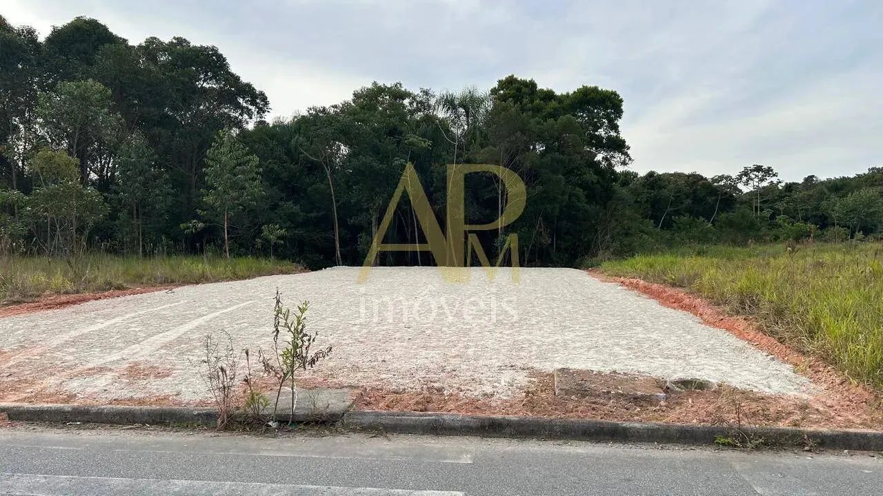 Sobrado em fase inicial à venda na Nova SJ: 2 suítes e passagem