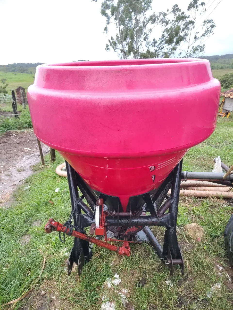 Distribuidor de adubo/fertilizante agrícola