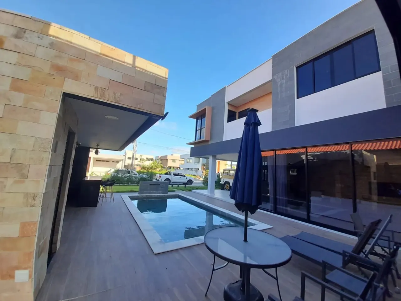 Casa alto padrão 315m² 4 suítes, moderna Condomínio Ilha da Lagoa com pier