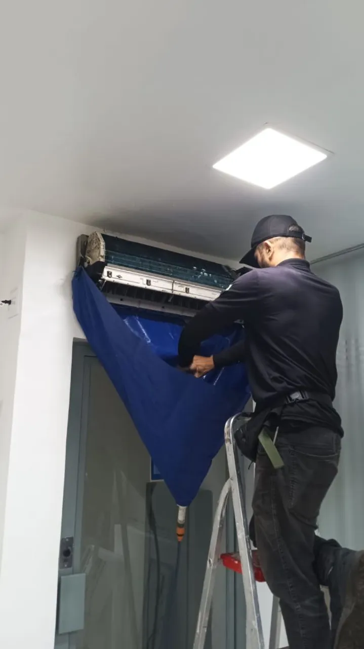 Higienização e manutenção de ar condicionado
