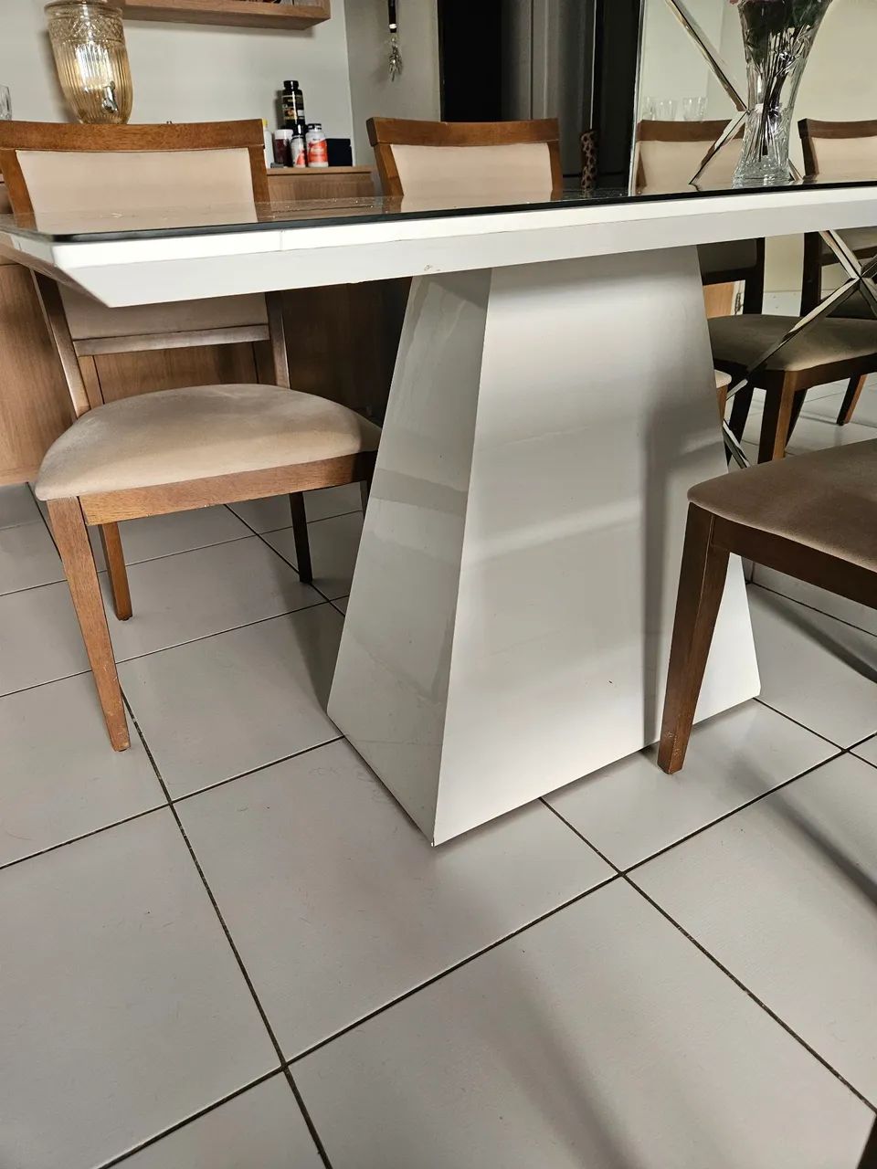 Table and 4 chairs set64341727760387123