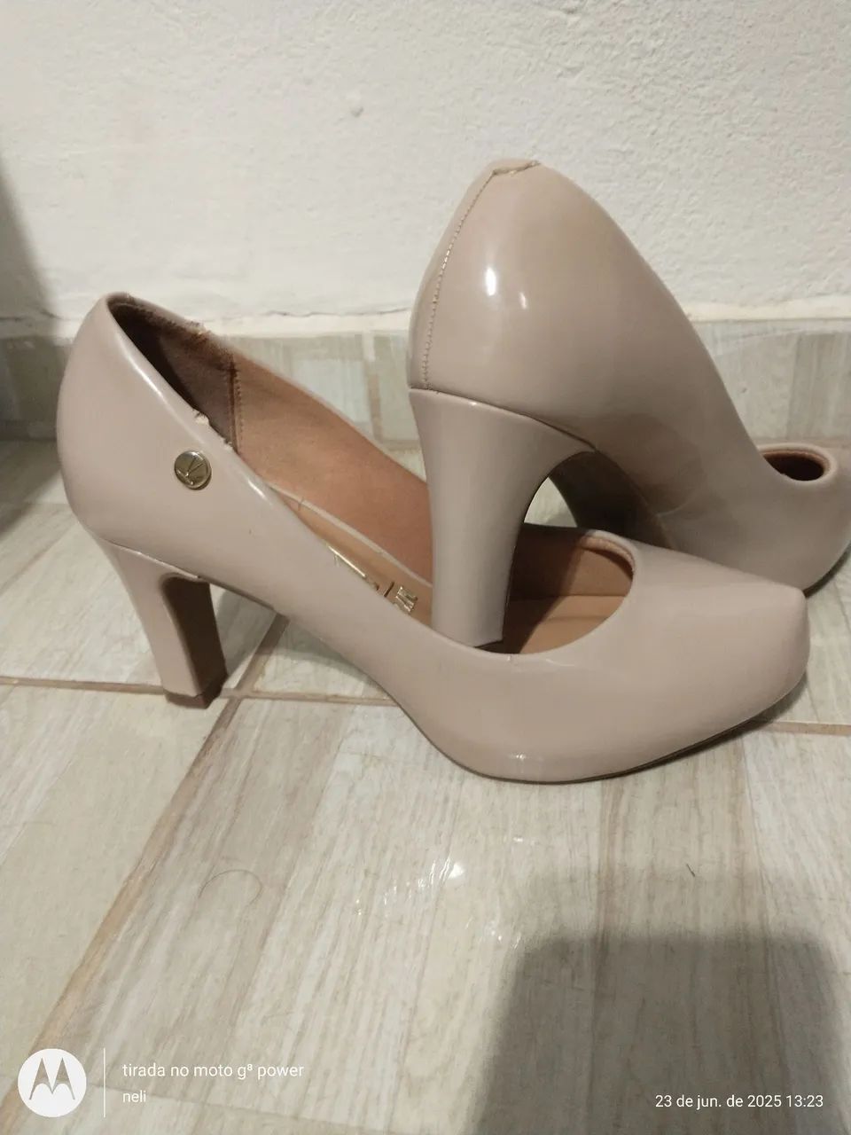 Sapatos de Salto Bege Elegantes - Foto 2