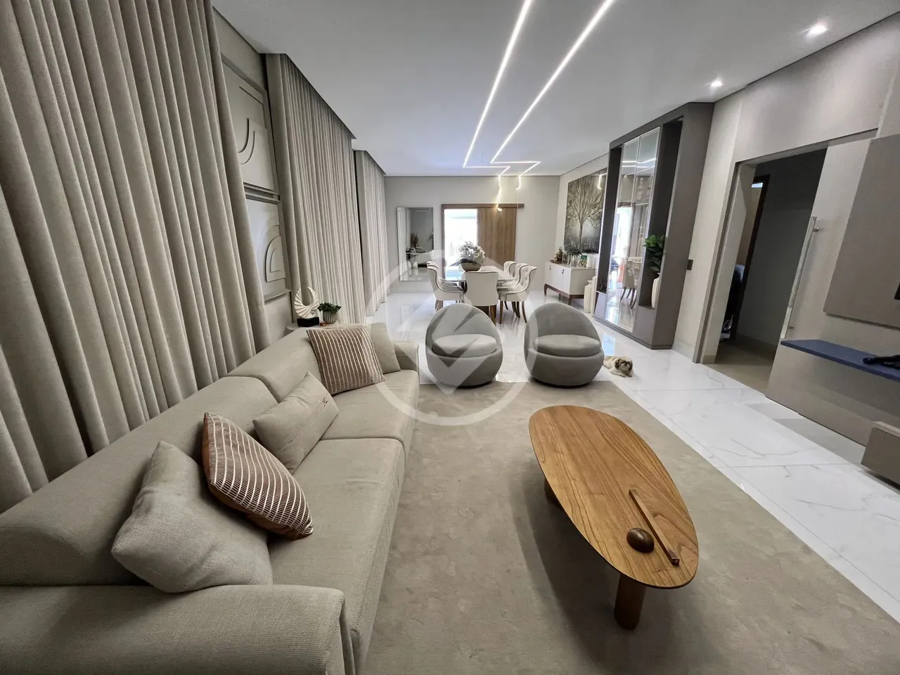 Vende-se linda casa no Bairro Cristo Rei em VG. Lote de 698 m² com 4 quartos, piscina e en